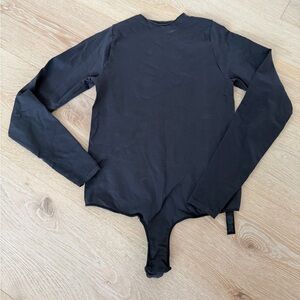 skims essential crew neck long sleeve bodysuit